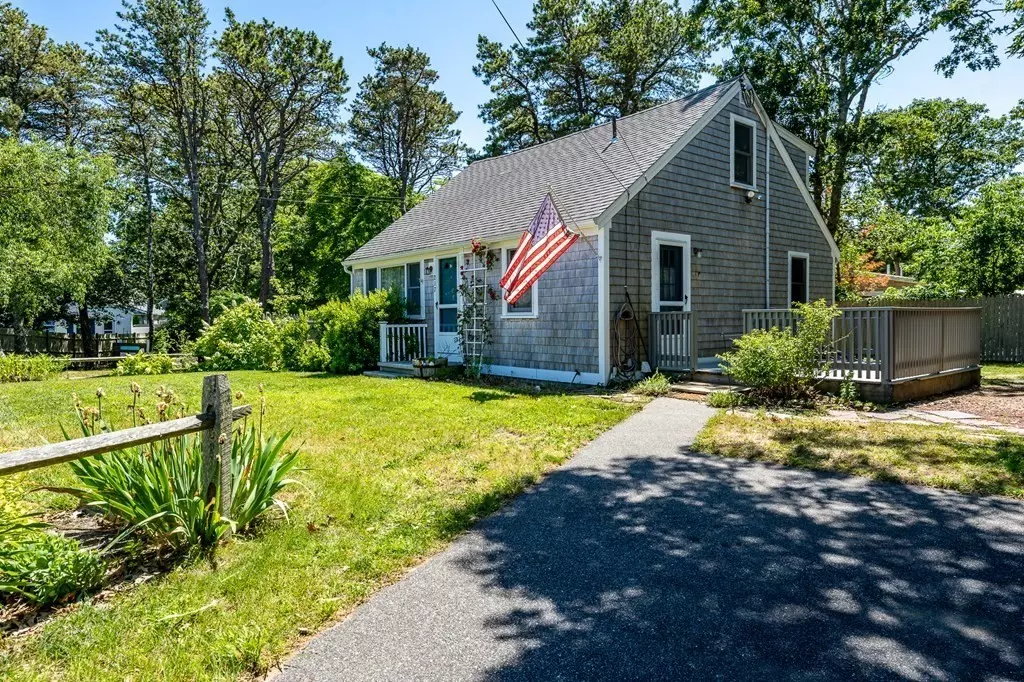 Dennis, MA 02639,217 Shad Hole Rd