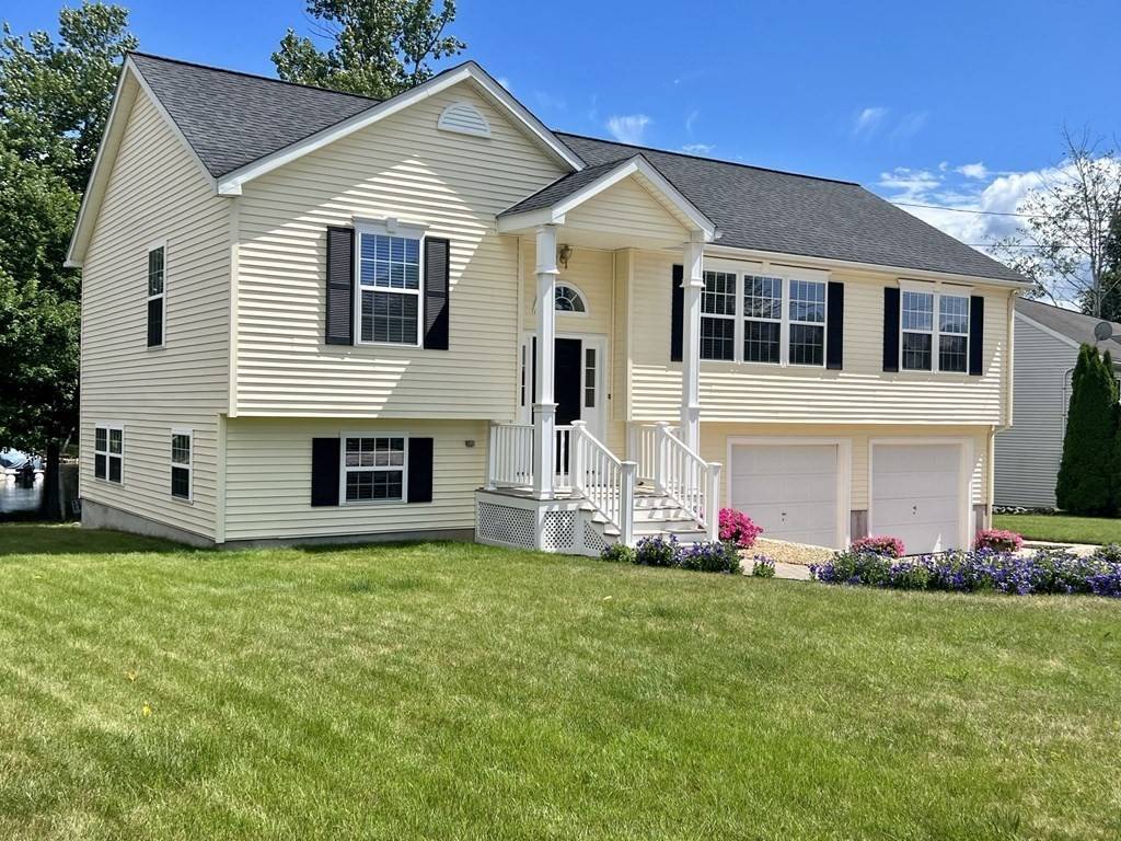 13 Bates Point Rd, Webster, MA 01570
