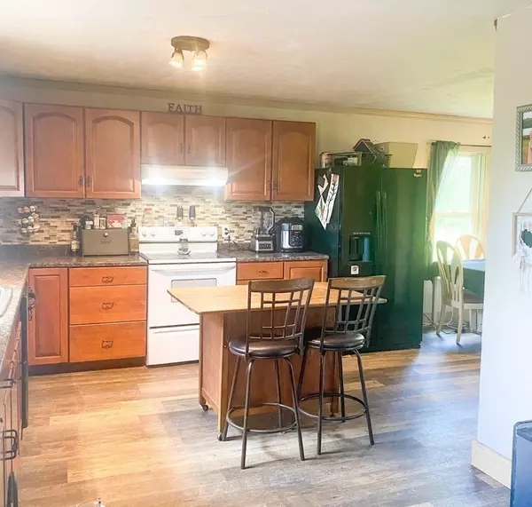 Orange, MA 01364,41 Russ St