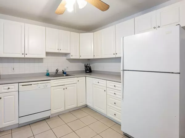 Amesbury, MA 01913,45 Macy St #301C