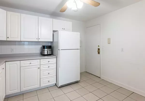 Amesbury, MA 01913,45 Macy St #301C