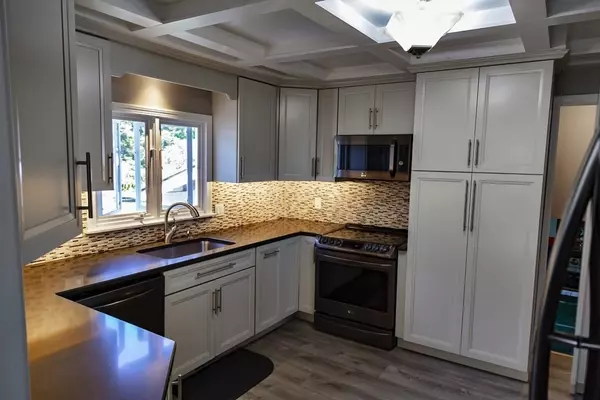 Deerfield, MA 01373,108 Lee Rd