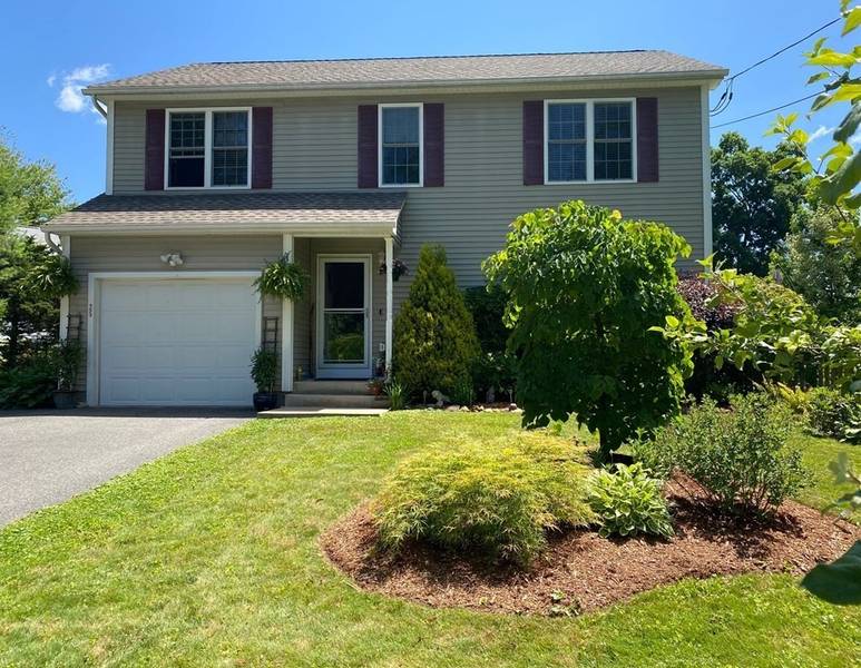 25 Bartlett Ave, East Longmeadow, MA 01028