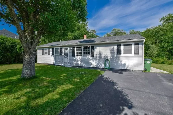 913 Point Rd, Marion, MA 02738