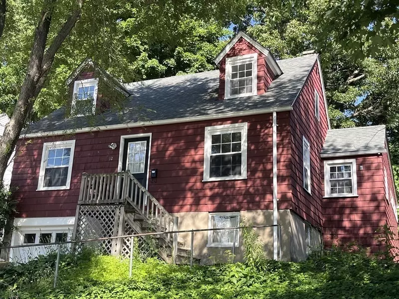 32 Indian Lake Pkwy, Worcester, MA 01605