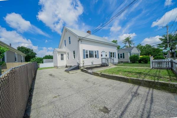 435 N Broadway, East Providence, RI 02914