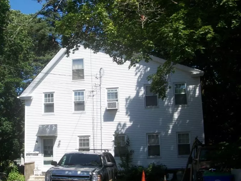 27-29 Pleasant St, Rockland, MA 02370