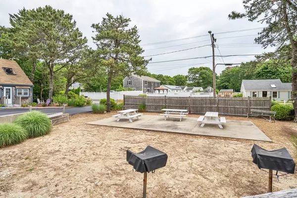 Yarmouth, MA 02664,109 Seaview Ave #9