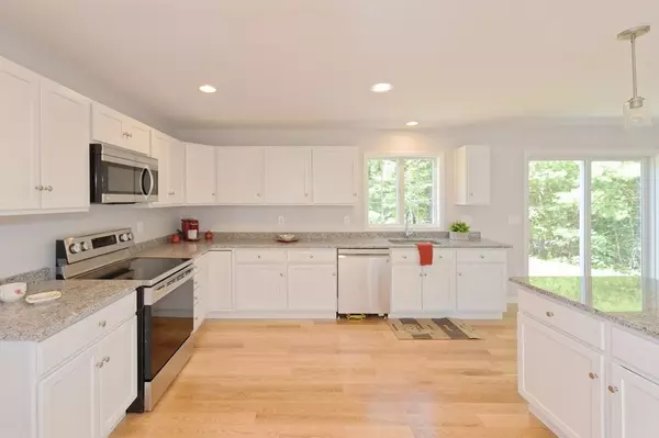 Uxbridge, MA 01569,7 Tabor Rd