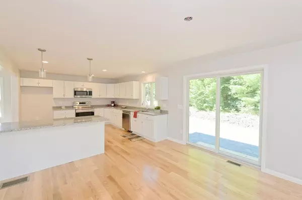 Uxbridge, MA 01569,7 Tabor Rd