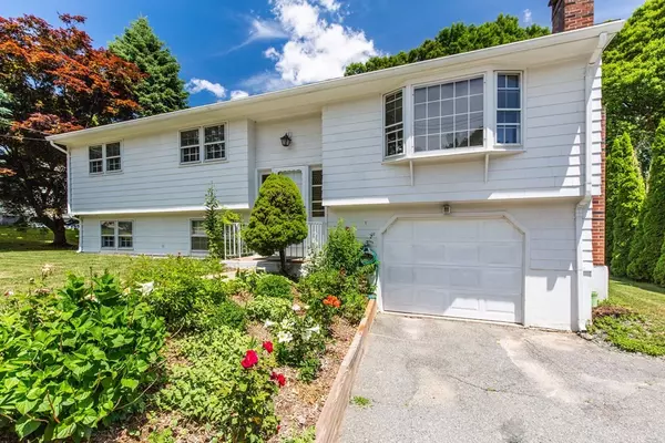 79 Old River Rd, Lincoln, RI 02865