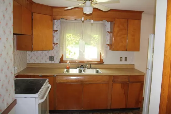 Agawam, MA 01001,48 Clematis Road