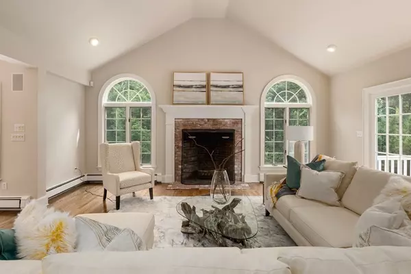 Weston, MA 02493,24 Longmeadow Rd