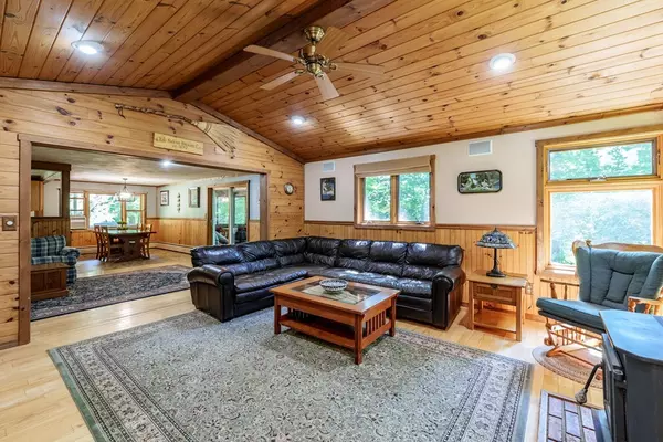 Southwick, MA 01077,427 College Hwy