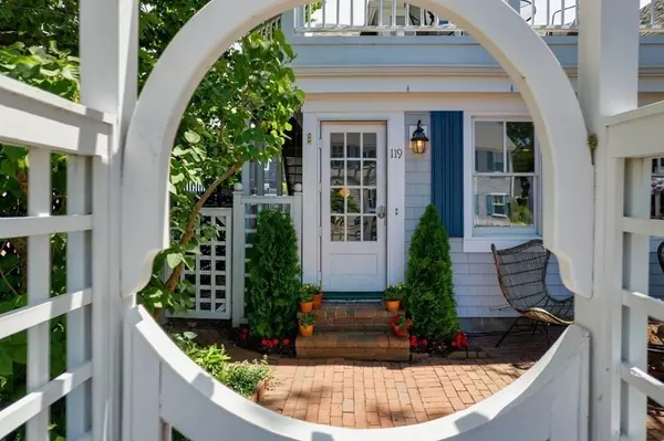 Provincetown, MA 02657,119 Commercial St