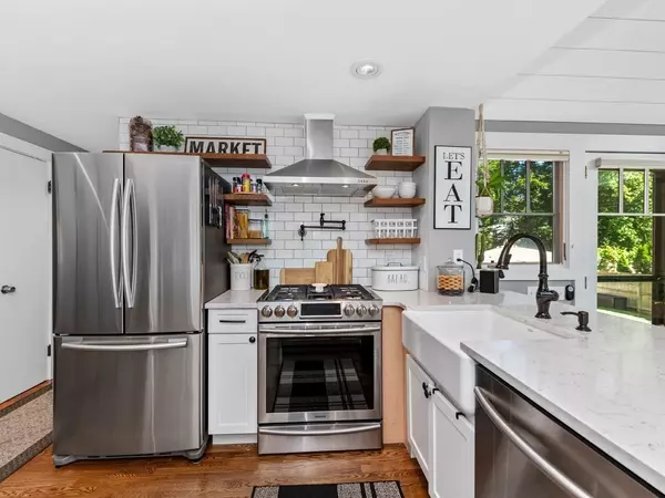 Hamilton, MA 01982,359 Lake Dr