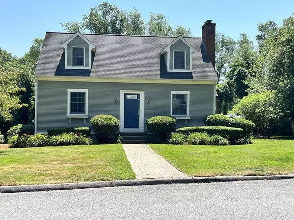 36 Wildflower Dr, Seekonk, MA 02771