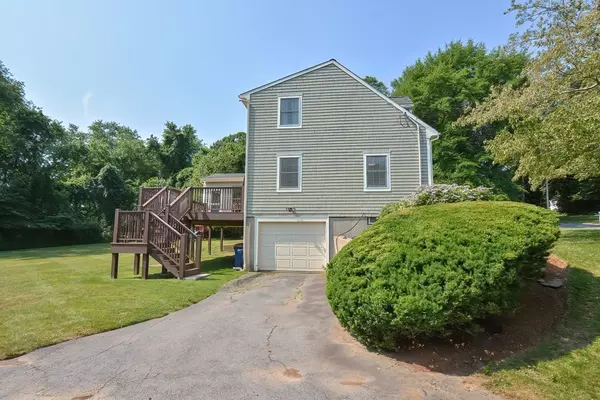 Seekonk, MA 02771,36 Wildflower Dr