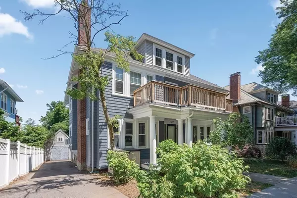 209 Winchester St #209, Brookline, MA 02446