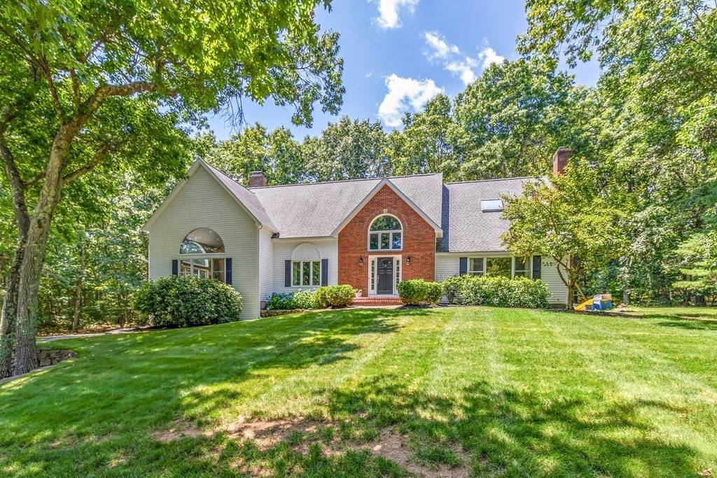 13 Hidden Brick Rd, Hopkinton, MA 01748