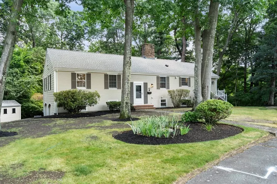 12 Fletcher Rd, Lynnfield, MA 01940