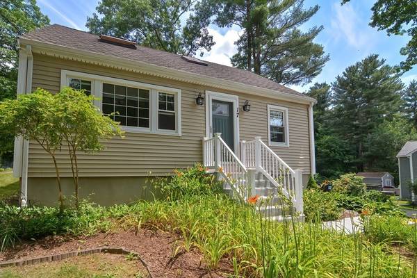 17 Pine Acres Rd, Foxboro, MA 02035