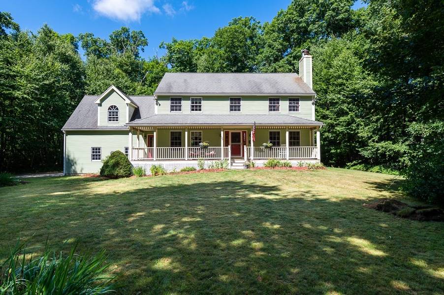 125 Paradise Ln, Sturbridge, MA 01518