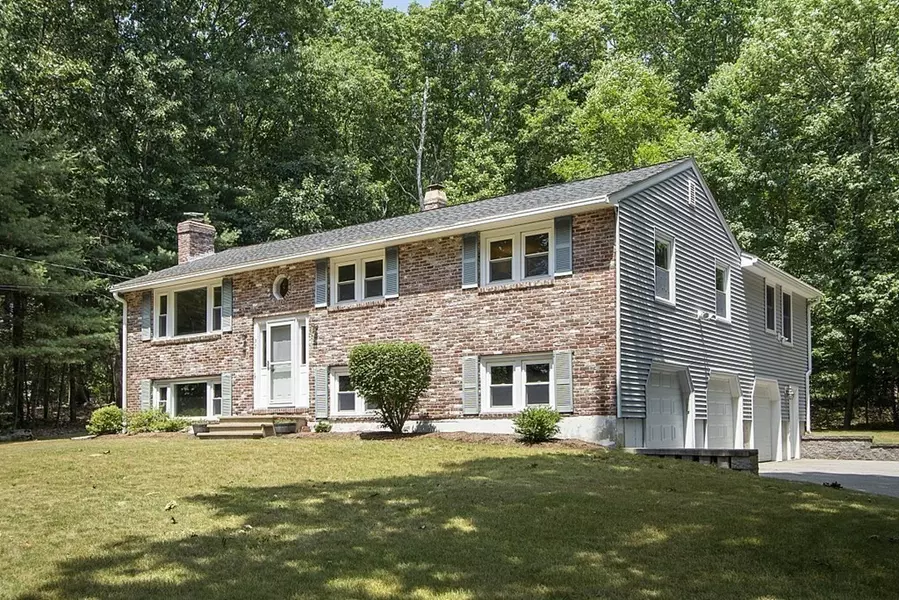 37 Abbott Lane, Chelmsford, MA 01824