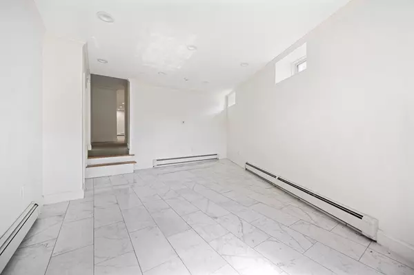 Boston, MA 02127,600 E Broadway