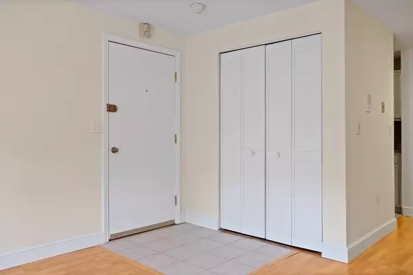 Maynard, MA 01754,10 Mill St #U