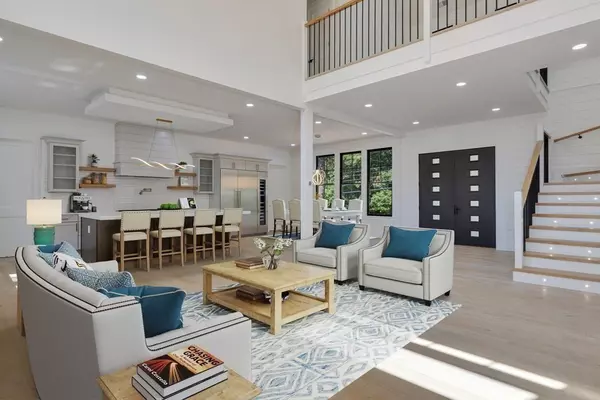 Barnstable, MA 02632,72 Five Corners Rd