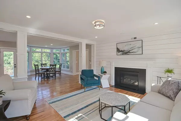 Chatham, MA 02633,7 Colonial Dr