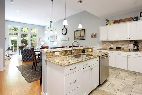 100 Grey Hawk Dr #100, Mashpee, MA 02649