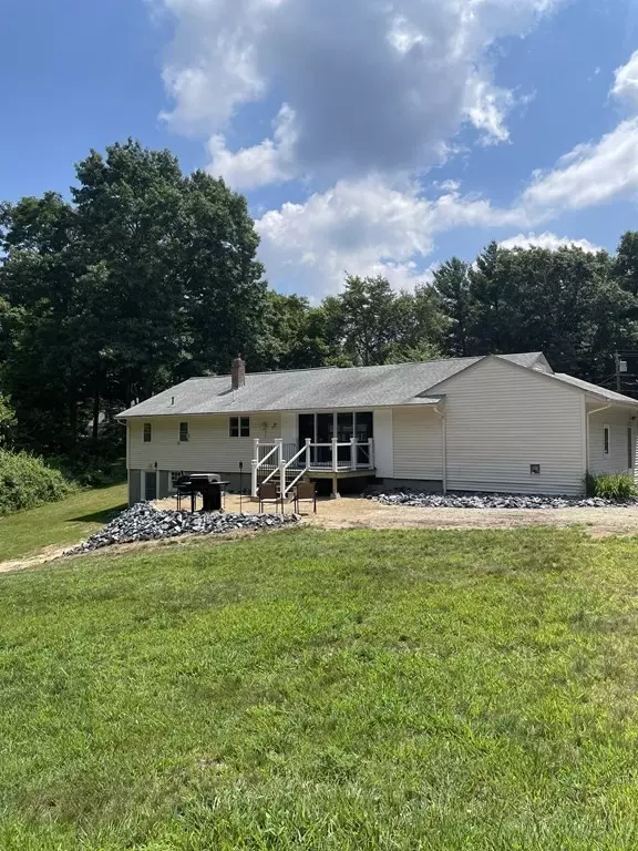 Raynham, MA 02767,516 Hill St