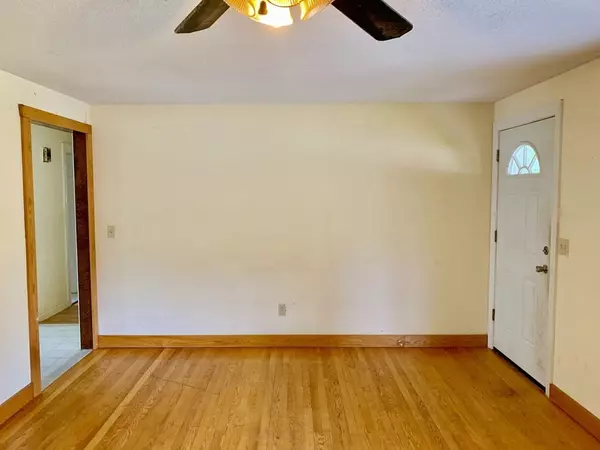 East Longmeadow, MA 01028,16 Maynard St