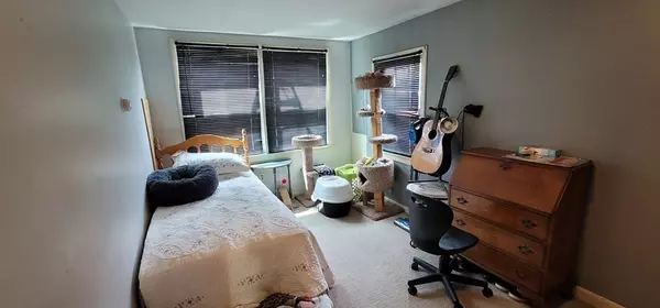 Southampton, MA 01073,11 Cottage Ave