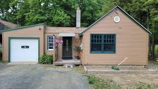 11 Cottage Ave, Southampton, MA 01073