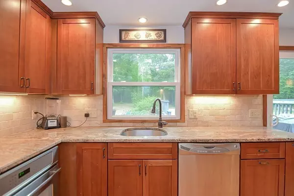 Upton, MA 01568,207 North St