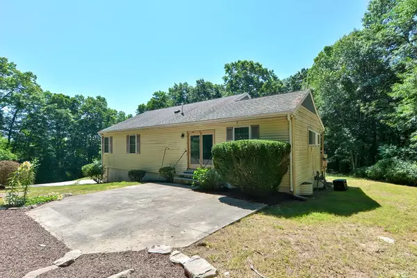 Webster, MA 01570,21 Douglas Rd
