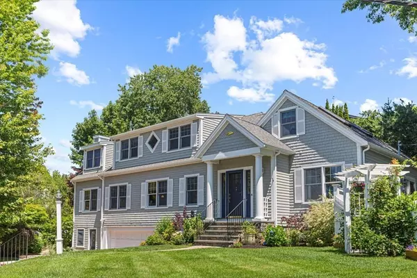 26 Flint St, Marblehead, MA 01945