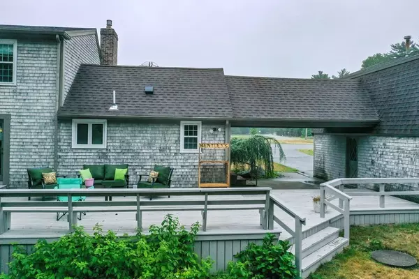 Rochester, MA 02770,385 Mendell Rd