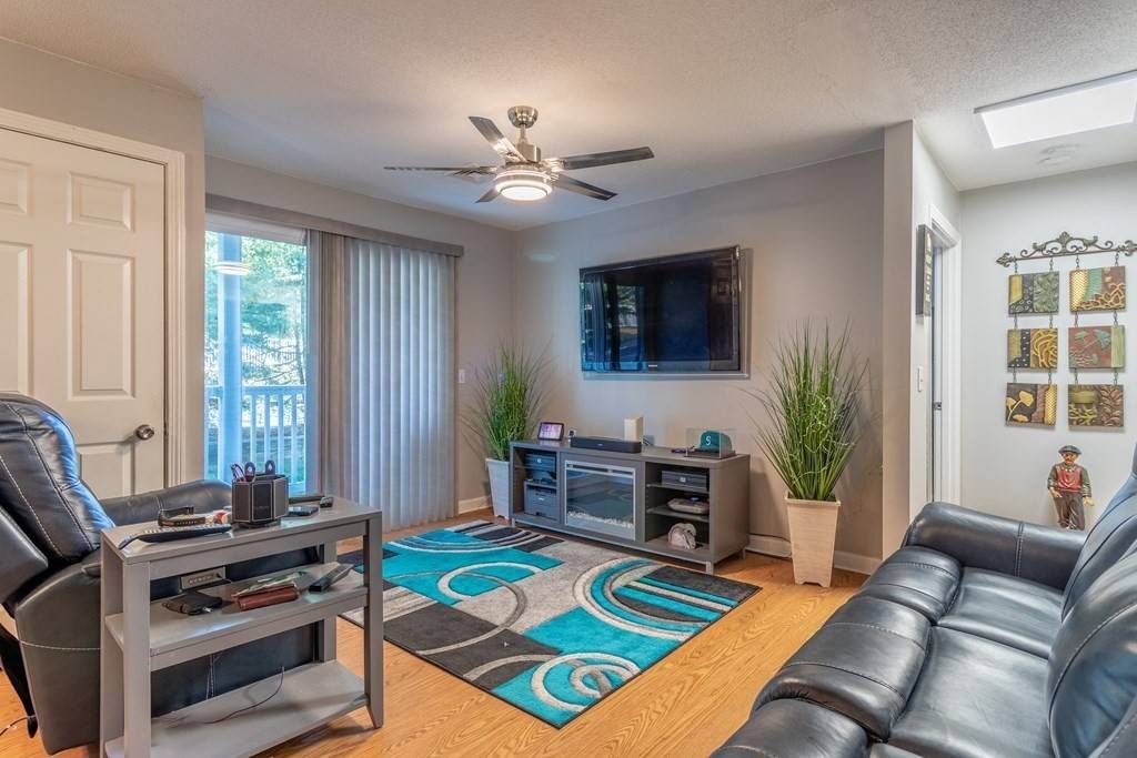 450 Somerset Ave #701, Taunton, MA 02780