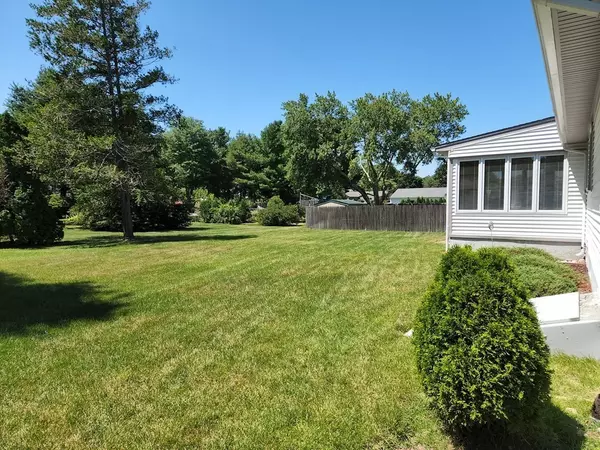 4 Rosewood Dr, Smithfield, RI 02828