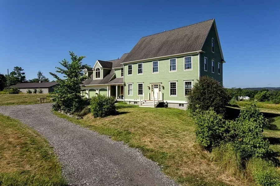 32 Baileys Ln, West Newbury, MA 01985