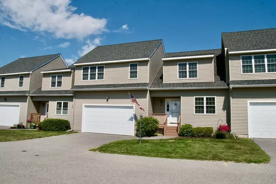 121 Ariel Cir #121, Sutton, MA 01590