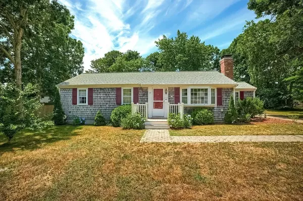 17 Iroquois Blvd, Yarmouth, MA 02673