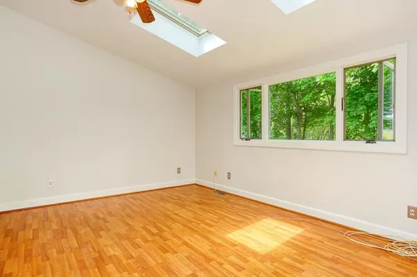 Watertown, MA 02472,31 Edward Rd