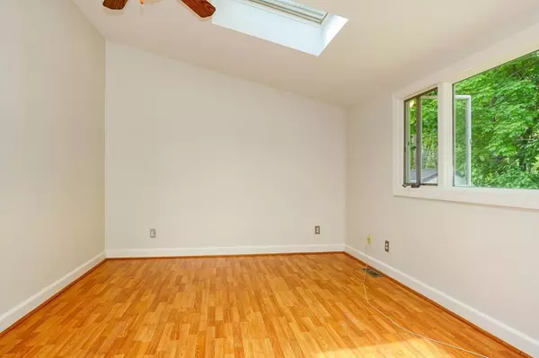 Watertown, MA 02472,31 Edward Rd