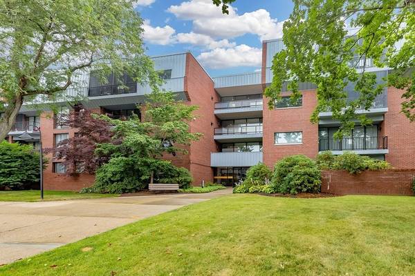 65 Grove St #147, Wellesley, MA 02482