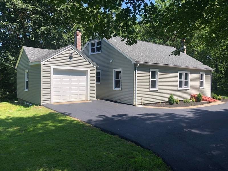 38 Old Southbridge Rd, Dudley, MA 01571